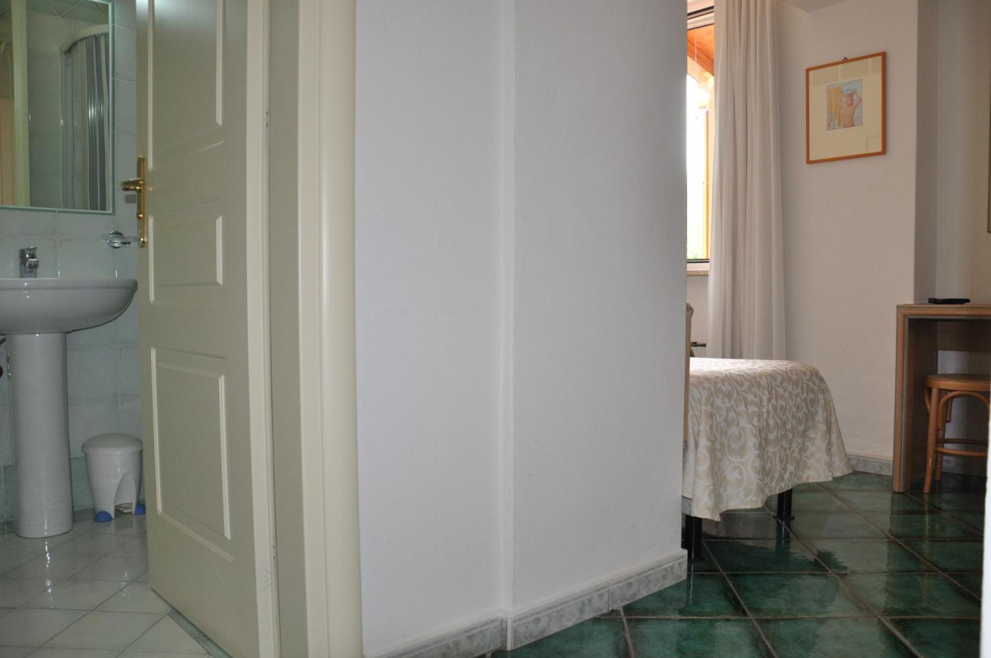 Hotel La Marticana Isquia Habitación foto